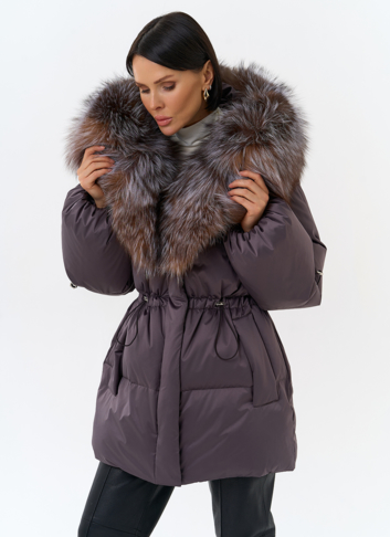 Женский пуховик с капюшоном из меха блюфрост