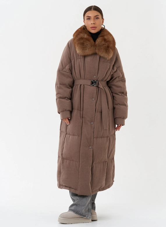 Длинный пуховик с отделкой из меха песца