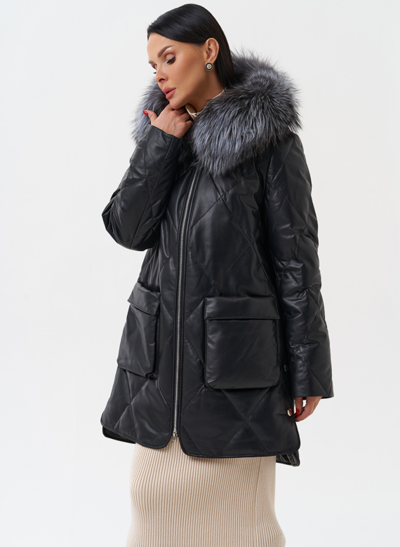 Женский кожаный пуховик с капюшоном