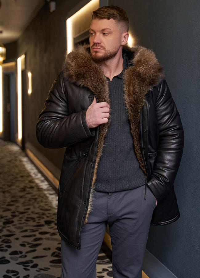 Пуховик из натуральной кожи с мехом енота модель № 25456 меха малина