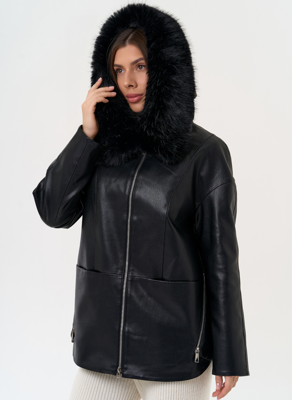 Женская утепленная куртка из эко кожи с капюшоном из эко меха
