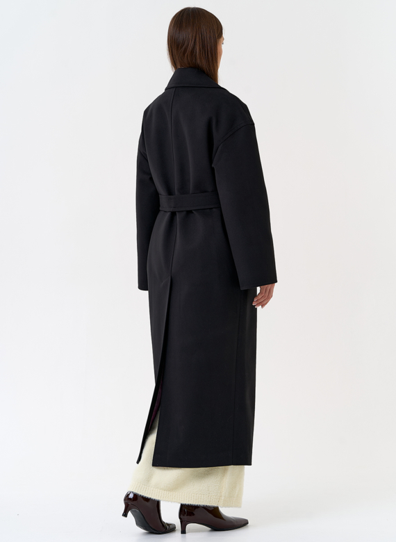 Длинное женское пальто в черном цвете