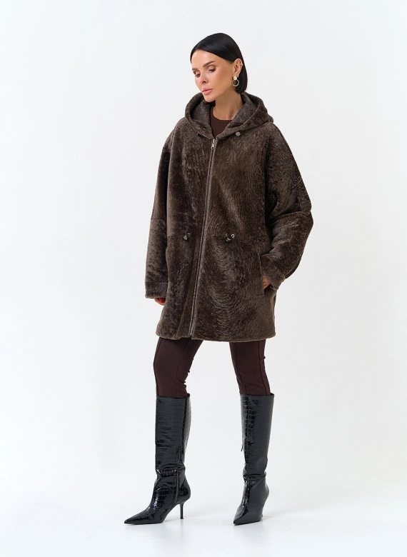 Женская двухсторонняя дубленка из натурального меха с капюшоном фото