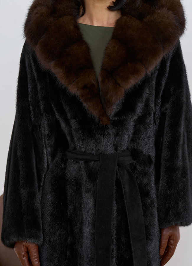 Шуба из меха норки с капюшоном из меха куницы модель № 31729 универмаг малина