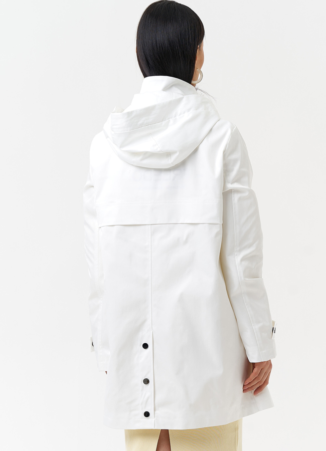 Плащ женский белого цвета модель № 30085 в кредит