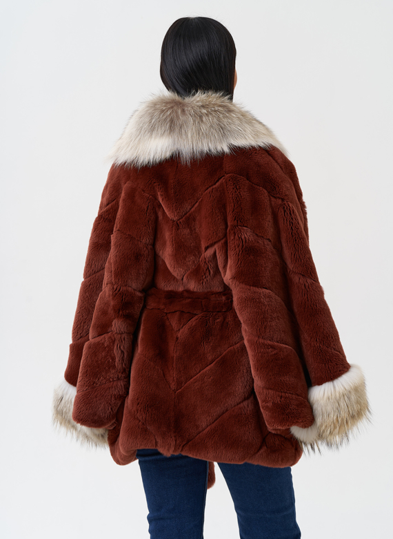 Шуба из кролика с отделкой из меха койота