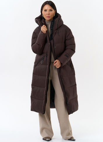 Женский пуховик коричневого цвета с капюшоном