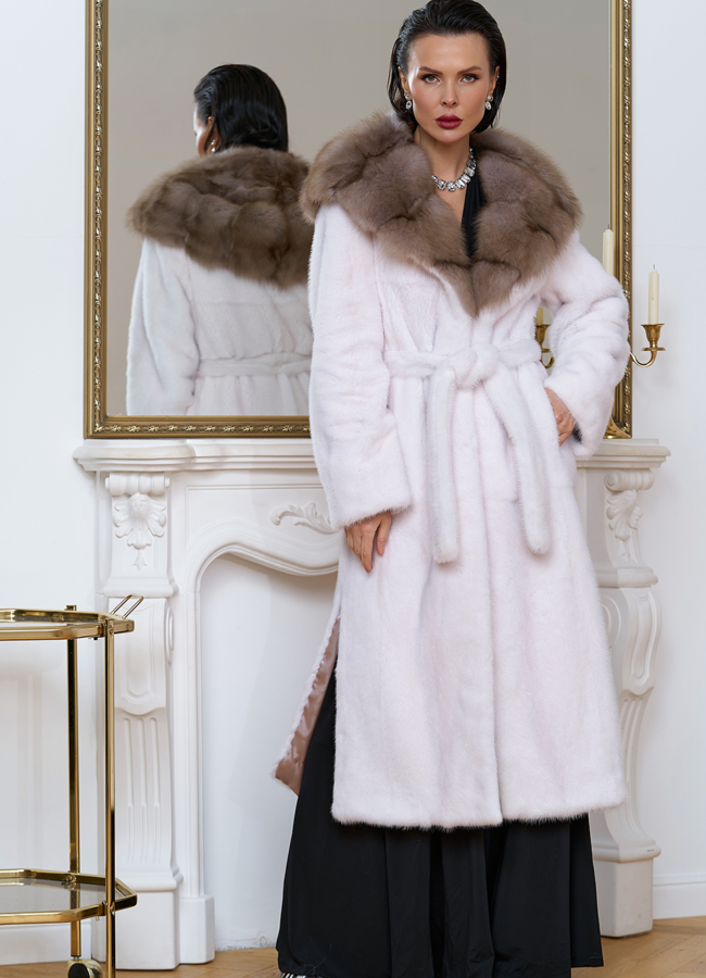 Белая шуба из норки с куницей модель № 29530 меха малина