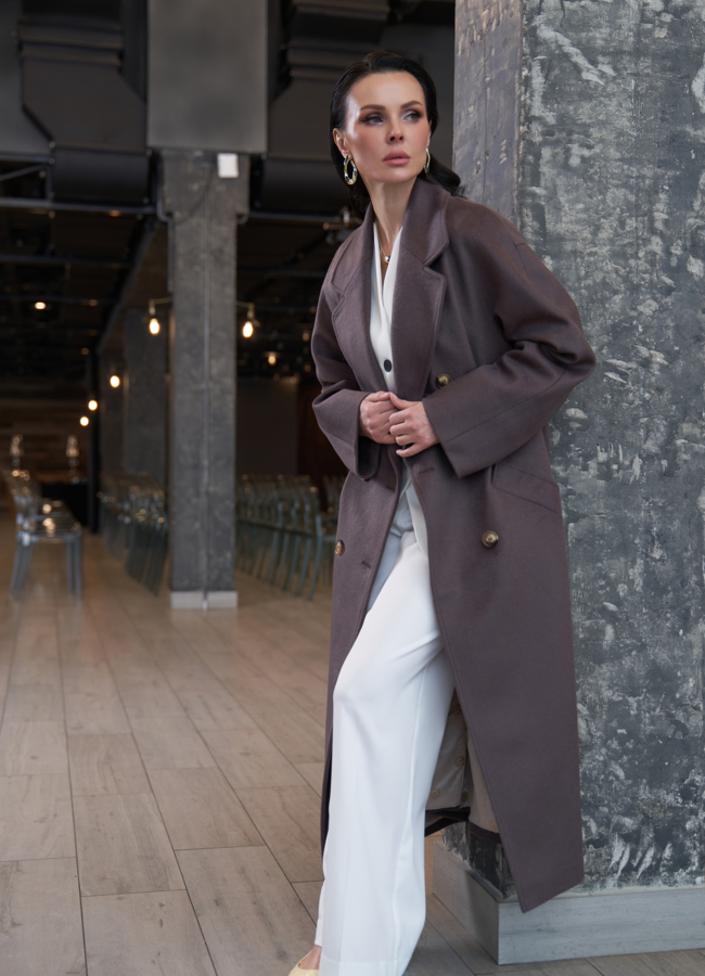 Длинное двубортное пальто с английским воротником модель № 29547 в кредит